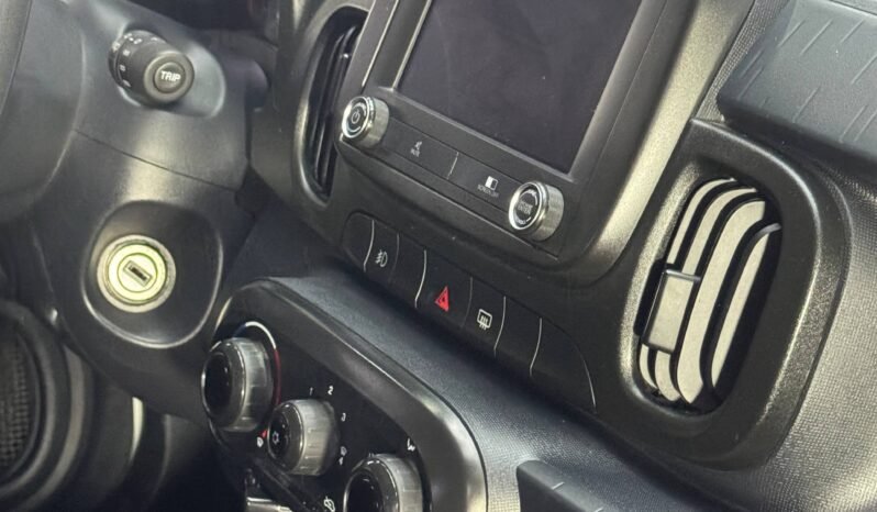 
								FIAT MOBI EASY MT 1.0L full									