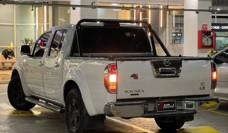 
								NISSAN NAVARA TURBO 4X4 2.5 AT full									