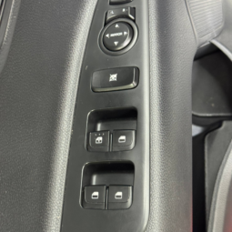 
										KIA STONIC ZENITH 2023 HIBRIDA MEC full									