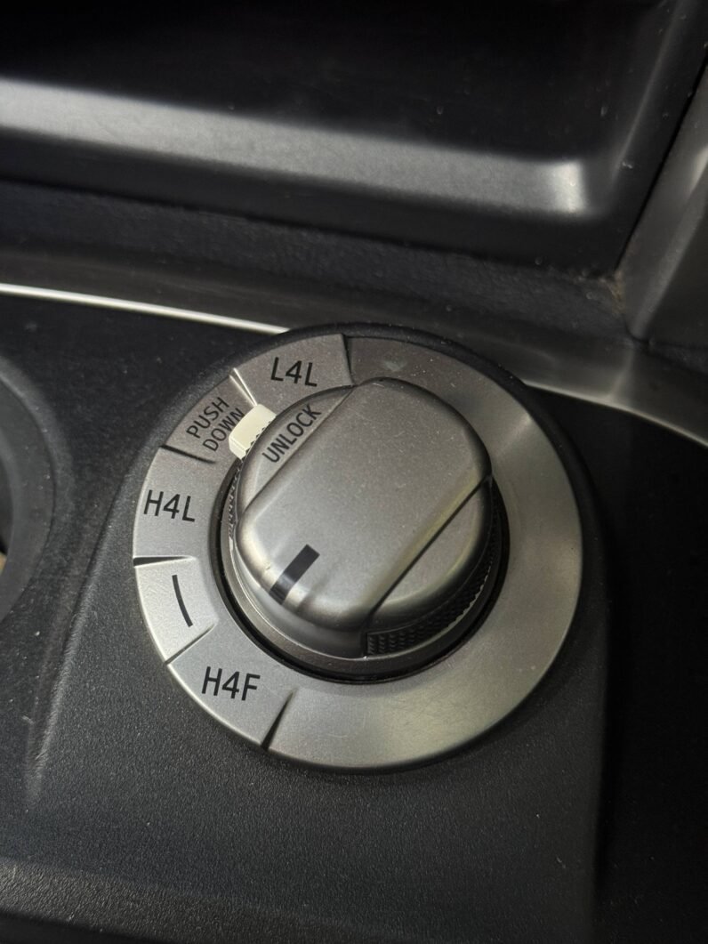 
								TOYOTA 4RUNNER SR5 4.0 AT 4X4 full									