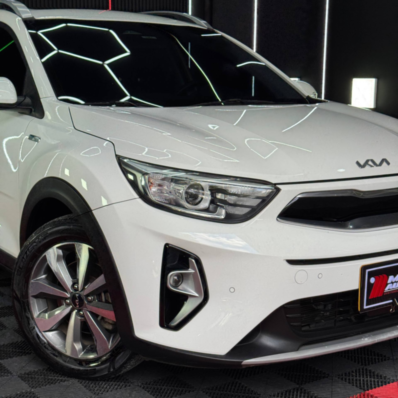 
								KIA STONIC ZENITH 2023 HIBRIDA MEC full									