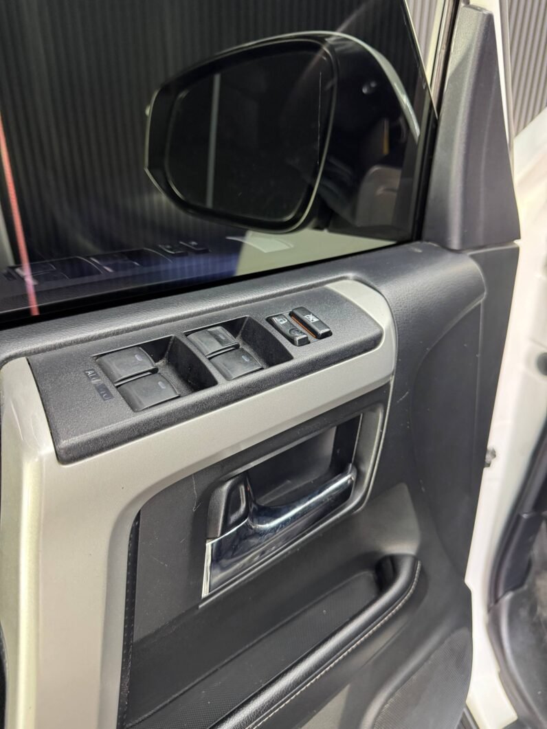 
								TOYOTA 4RUNNER SR5 4.0 AT 4X4 full									