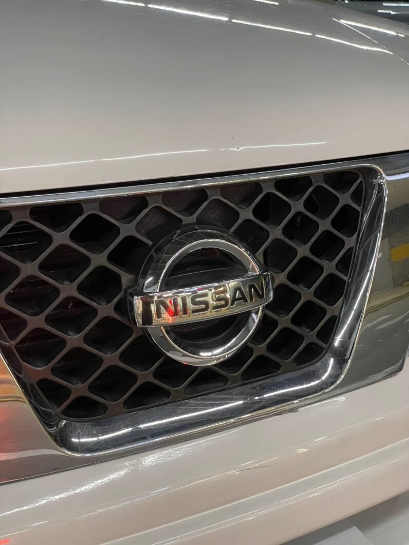 
								NISSAN NAVARA TURBO 4X4 2.5 AT full									
