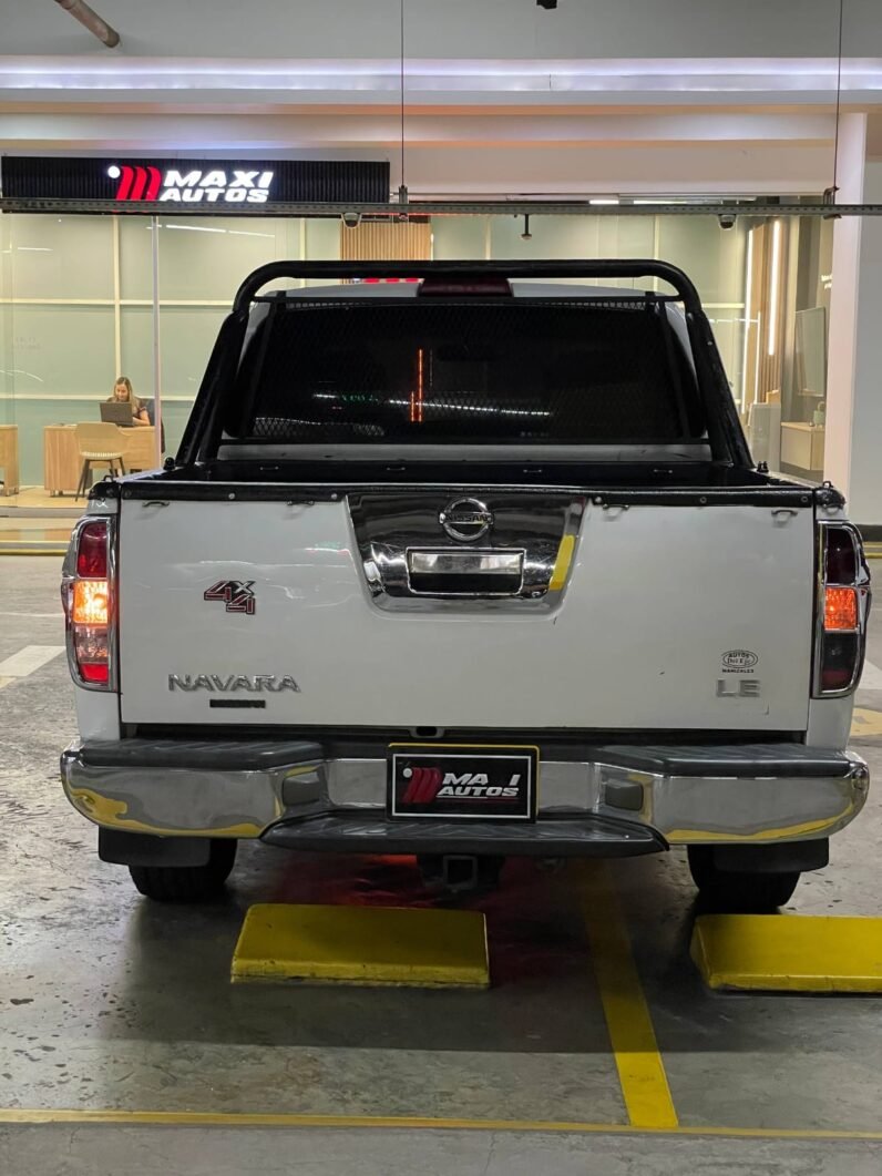 
								NISSAN NAVARA TURBO 4X4 2.5 AT full									
