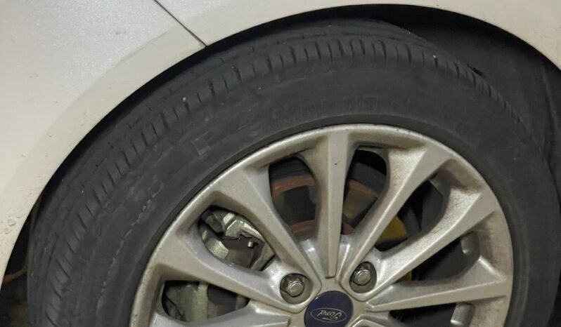 
								FORD FIESTA TITANIUM AT 1.6 full									