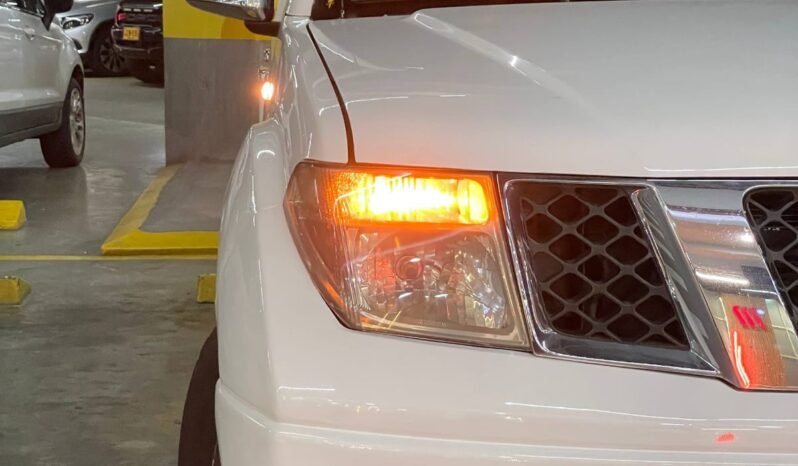 
								NISSAN NAVARA TURBO 4X4 2.5 AT full									