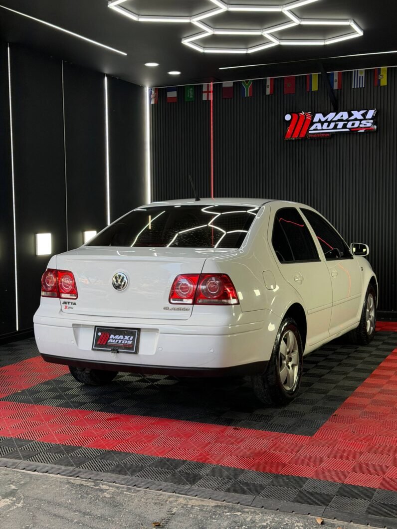 
								VOLKSWAGEN JETTA CLASSIC EUROPA MT 2.0 full									