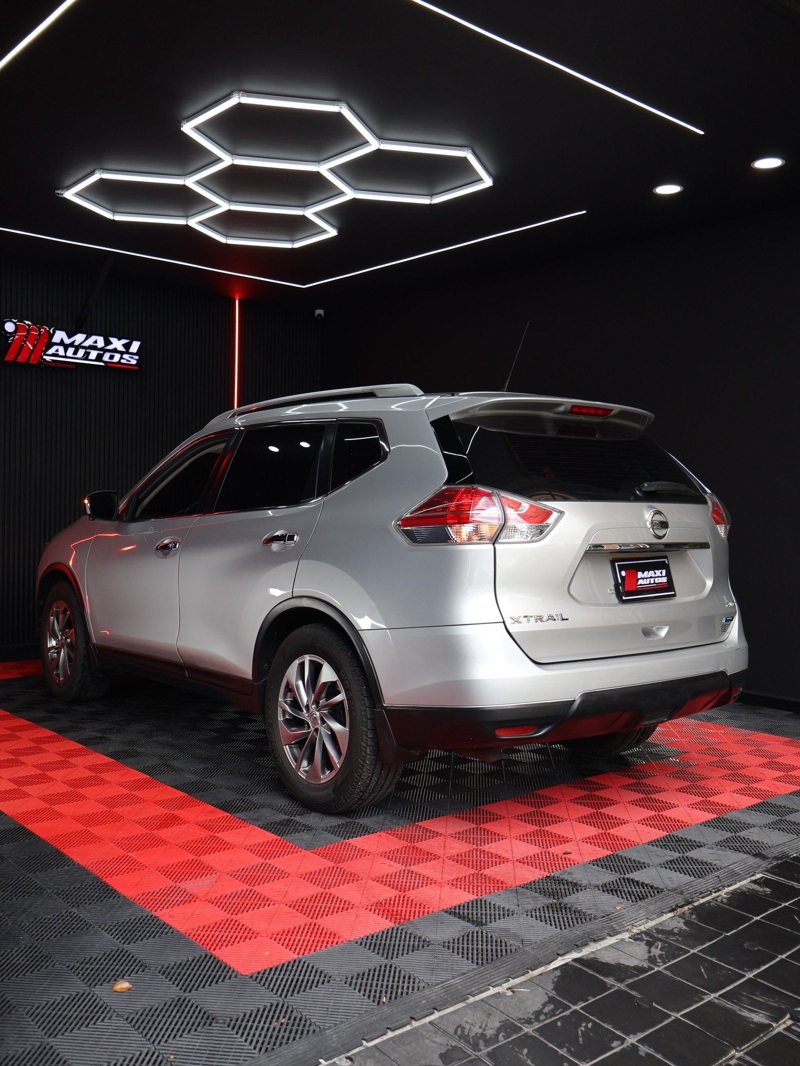 NISSAN XTRAIL EXCLUSIVE 2.5 AT 4X4
