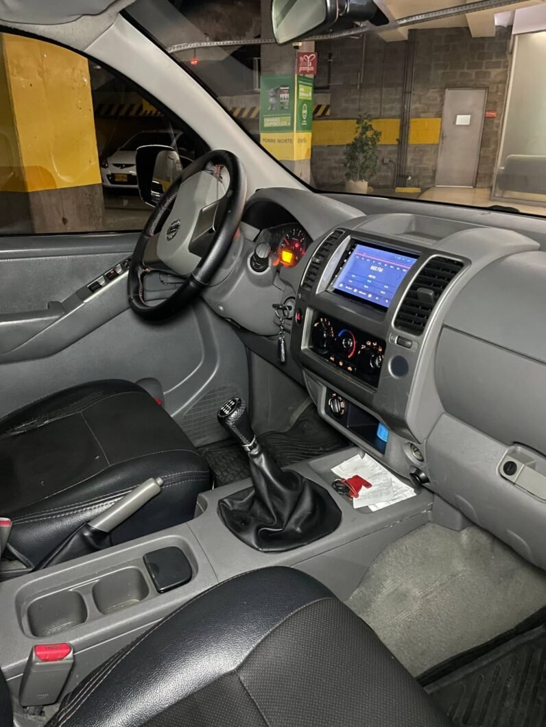 
								NISSAN NAVARA TURBO 4X4 2.5 AT full									
