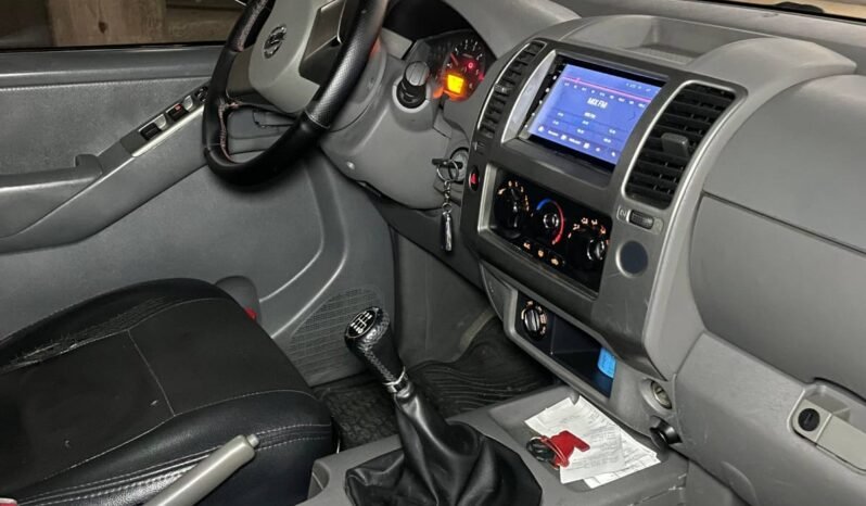 
								NISSAN NAVARA TURBO 4X4 2.5 AT full									