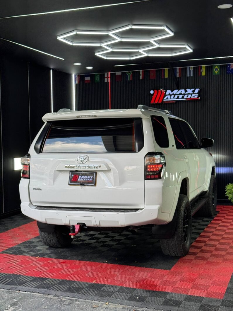 
								TOYOTA 4RUNNER SR5 4.0 AT 4X4 full									