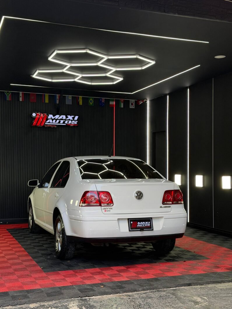 
								VOLKSWAGEN JETTA CLASSIC EUROPA MT 2.0 full									