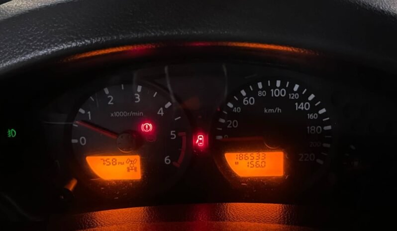 
								NISSAN NAVARA TURBO 4X4 2.5 AT full									