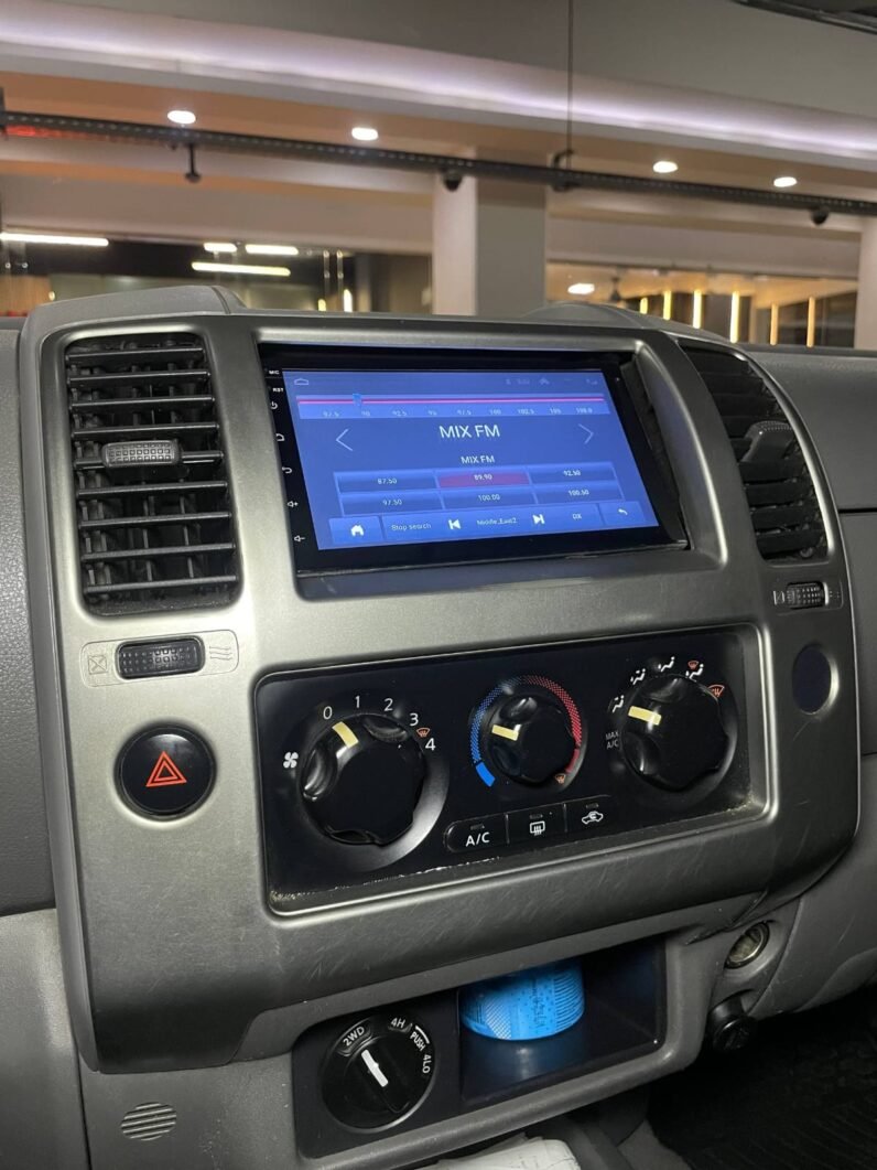 
								NISSAN NAVARA TURBO 4X4 2.5 AT full									