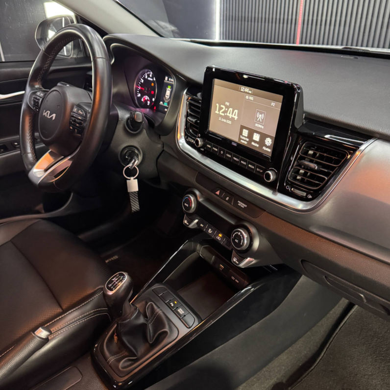 
								KIA STONIC ZENITH 2023 HIBRIDA MEC full									