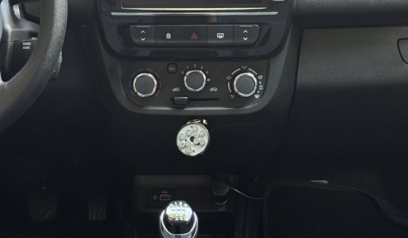 
								RENAULT KWID ICONIC 1.0 MT full									