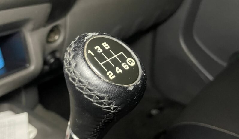 
								NISSAN NAVARA TURBO 4X4 2.5 AT full									