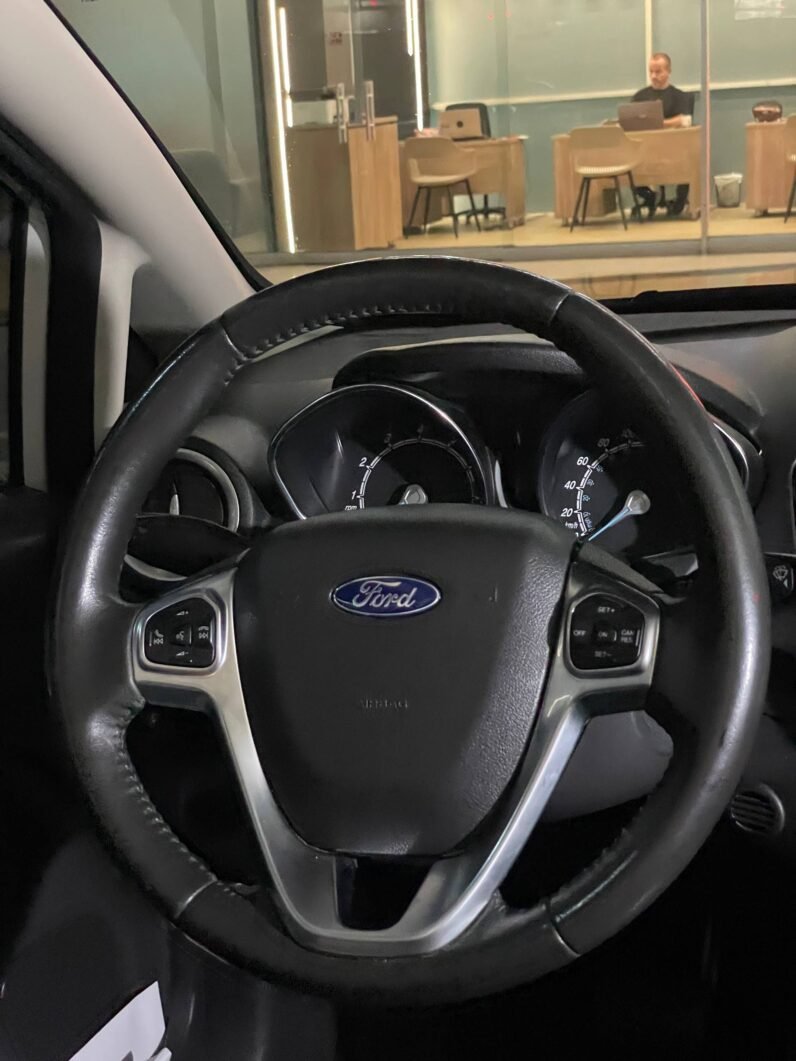 
								FORD FIESTA TITANIUM AT 1.6 full									