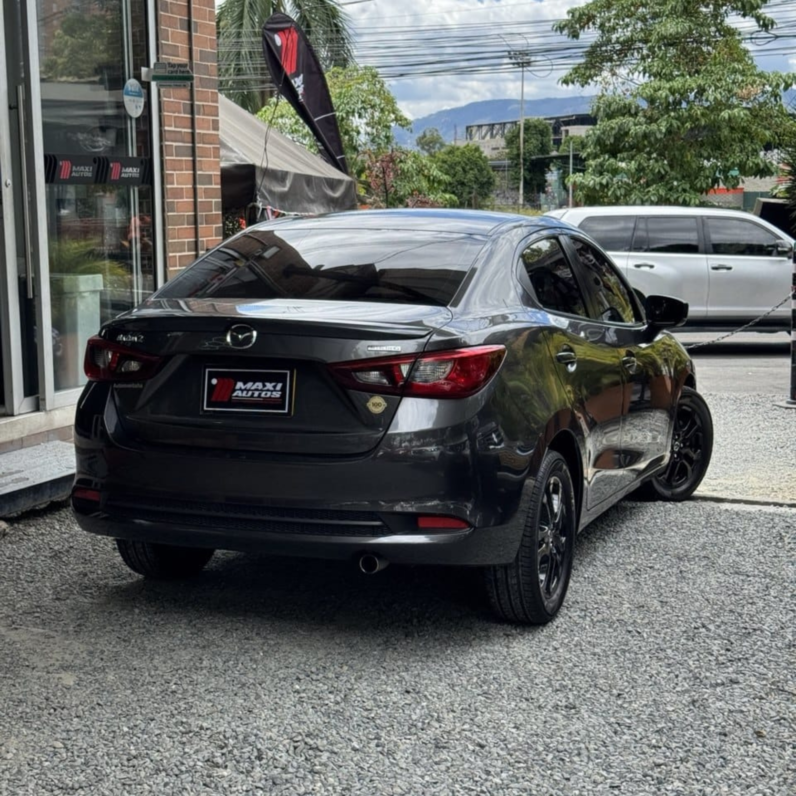 
								MAZDA 2 GRAND TOURING LX 1.5 AT full									