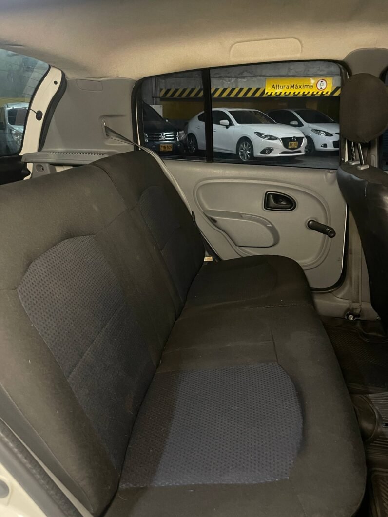 
								RENAULT CLIO CAMPUS full									