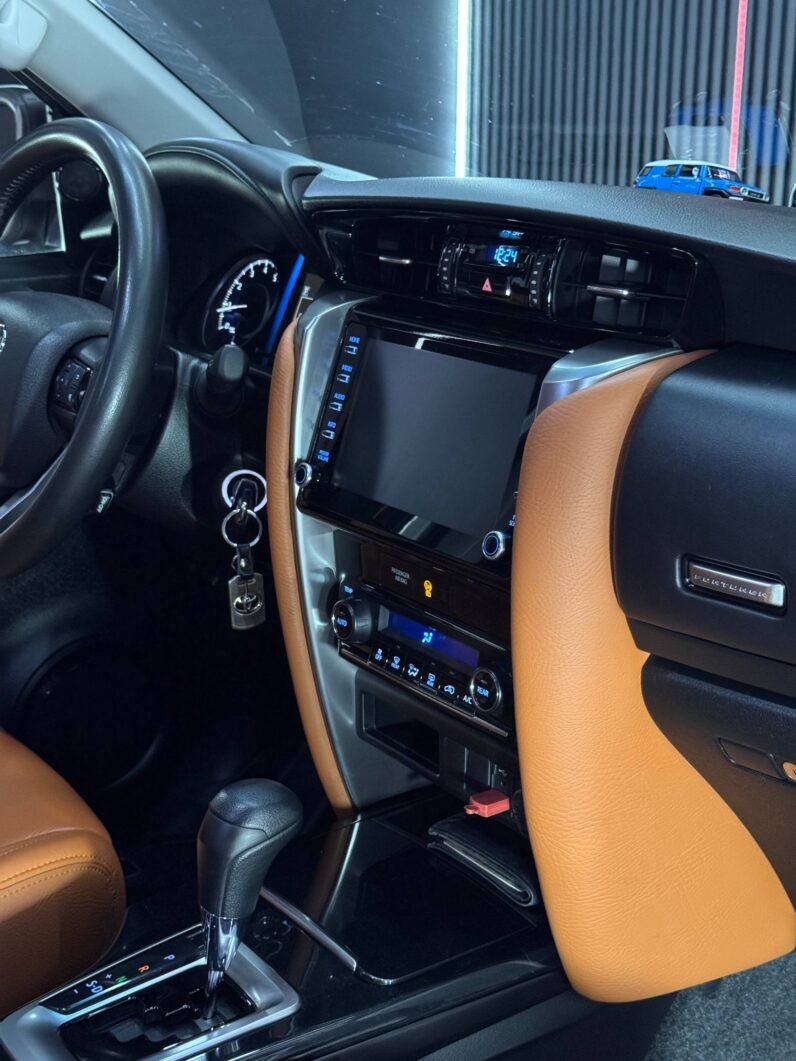 
								TOYOTA FORTUNER SR 2.7 AT 4X2 GASOLINA full									