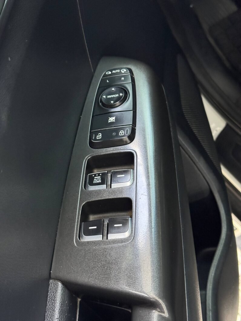 
								KIA SPORTAGE DESIRE 2.0 AT 4X2 full									
