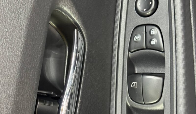 
								NISSAN VERSA ADVANCE MT 1.6 SD full									