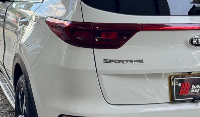
								KIA SPORTAGE DESIRE 2.0 AT 4X2 full									