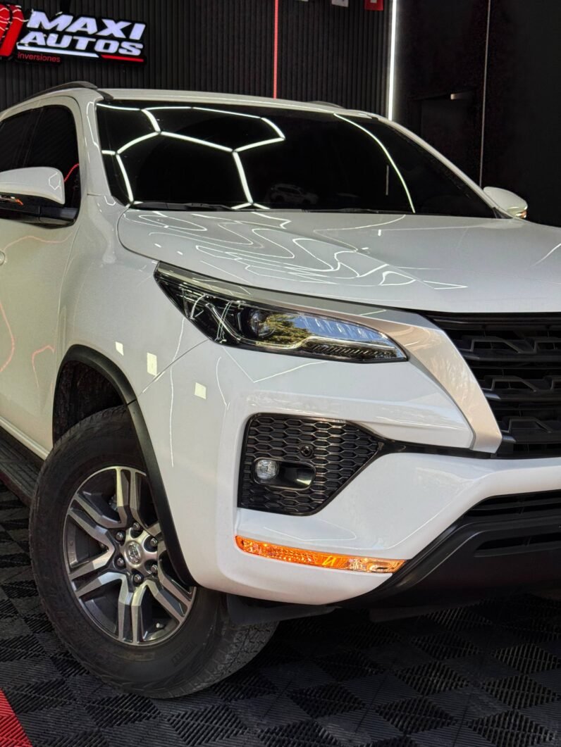 
								TOYOTA FORTUNER SR 2.7 AT 4X2 GASOLINA full									