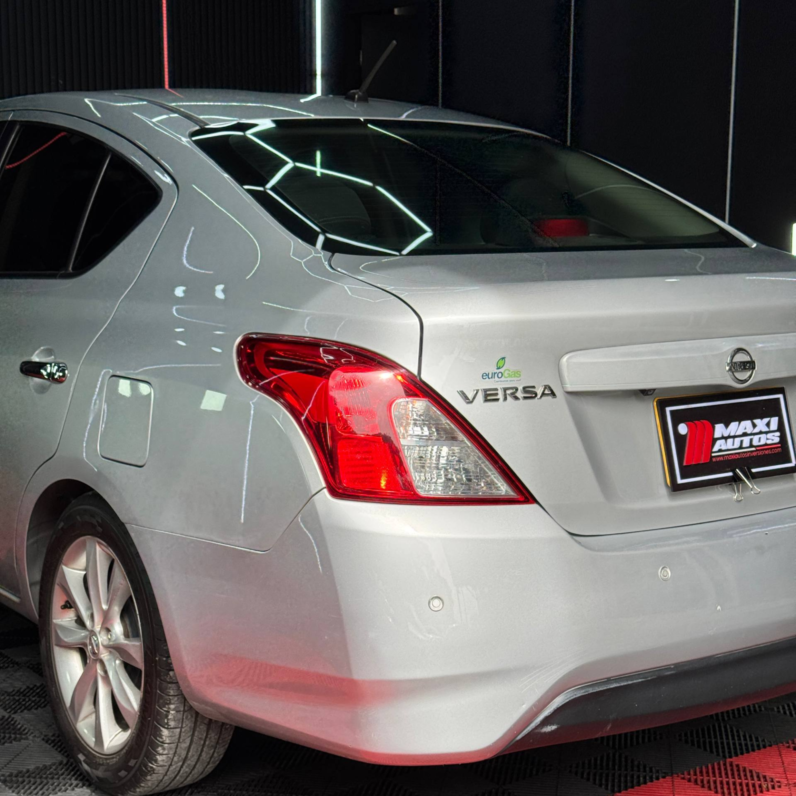 
								NISSAN VERSA ADVANCE AT 1.6 full									