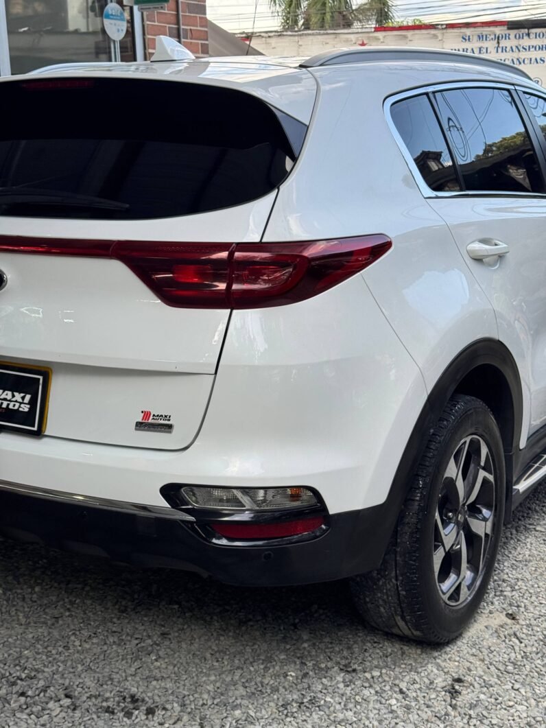 
								KIA SPORTAGE DESIRE 2.0 AT 4X2 full									