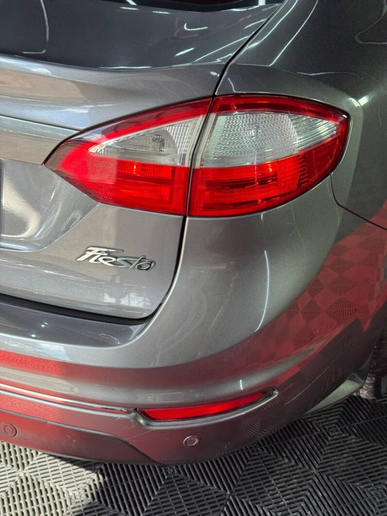 
								FORD FIESTA TITANIUM AT 1.6 full									