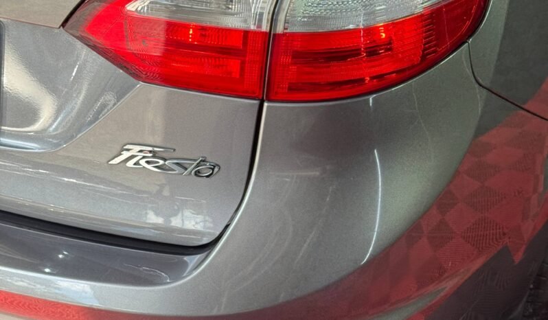 
								FORD FIESTA TITANIUM AT 1.6 full									