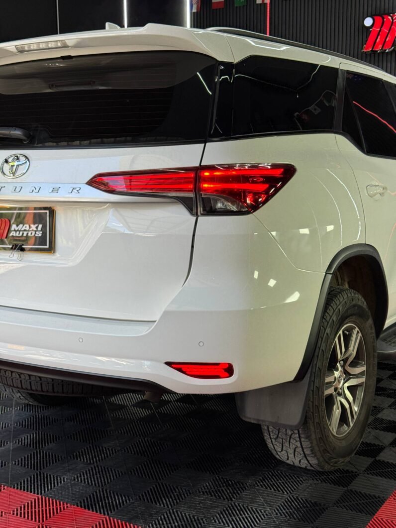 
								TOYOTA FORTUNER SR 2.7 AT 4X2 GASOLINA full									