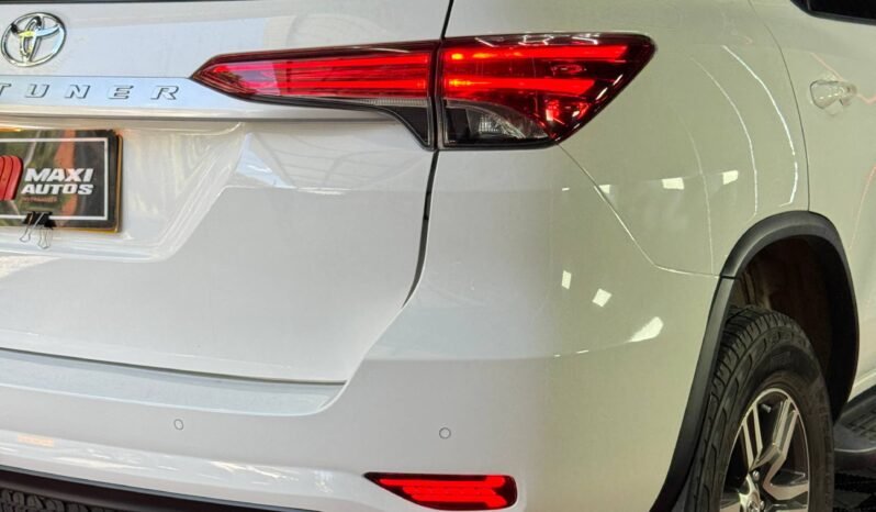 
								TOYOTA FORTUNER SR 2.7 AT 4X2 GASOLINA full									