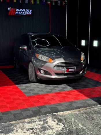 FORD FIESTA TITANIUM AT 1.6