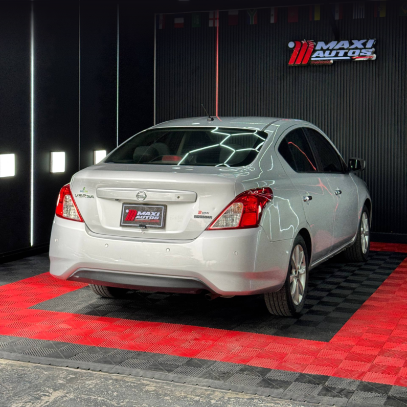 
								NISSAN VERSA ADVANCE AT 1.6 full									