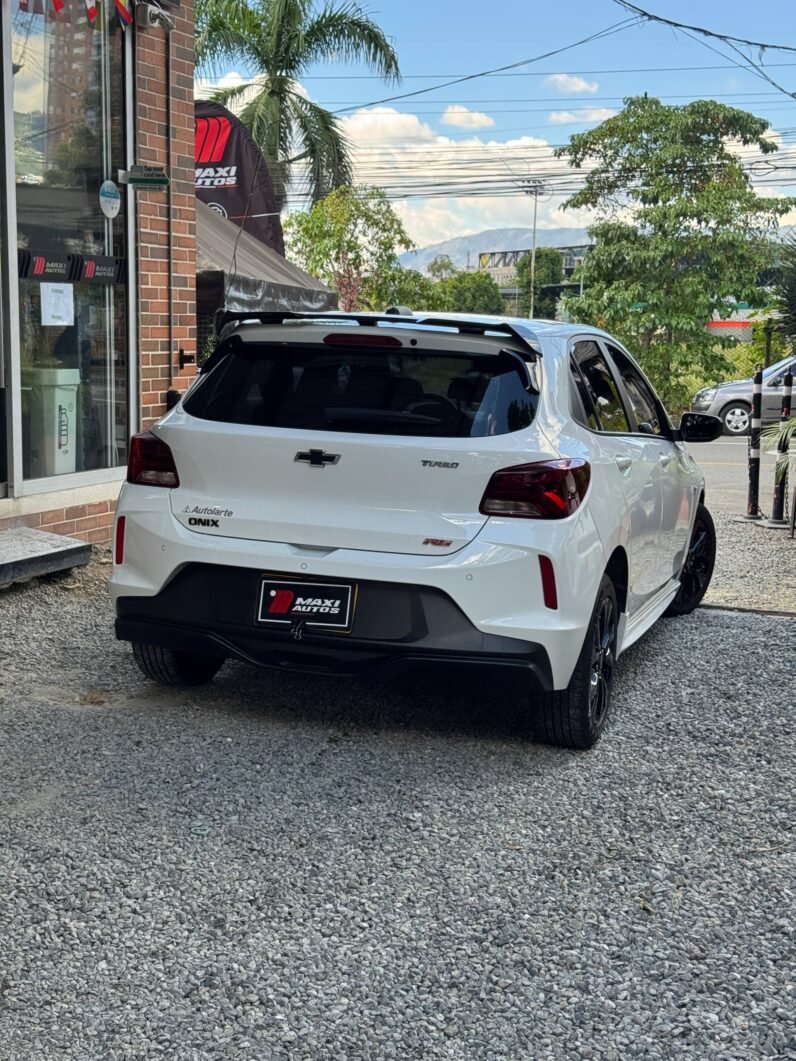 
								CHEVROLET ONIX RS MT HB full									