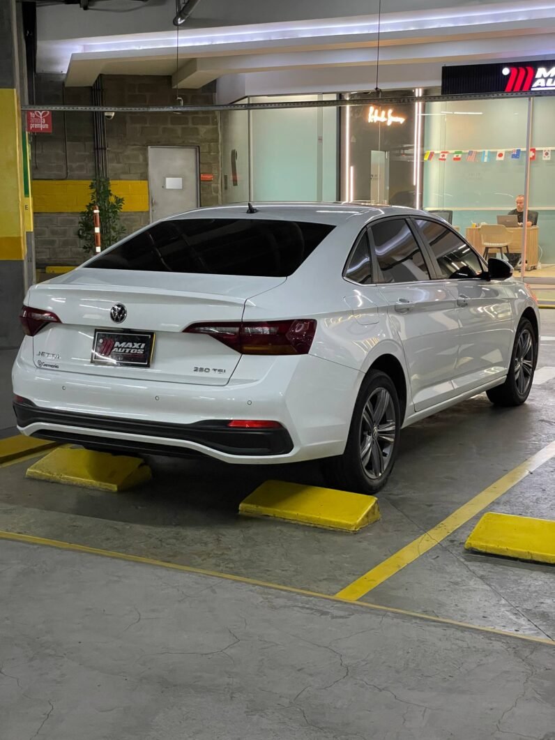 
								VOLKSWAGEN JETTA HIGHLINE TSI 1.4 AT full									