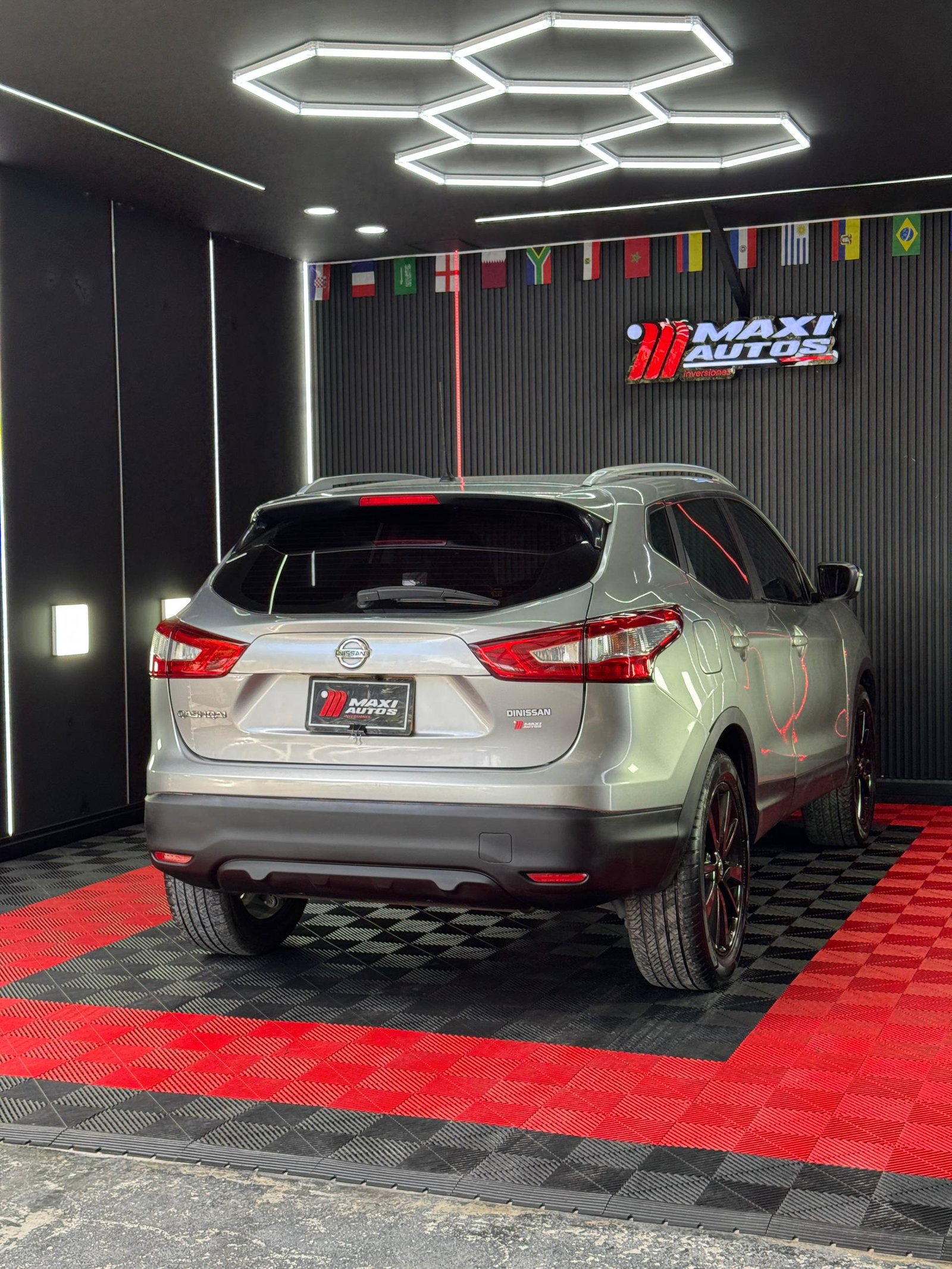 NISSAN QASHQAI EXCLUSIVE 4×4 AT