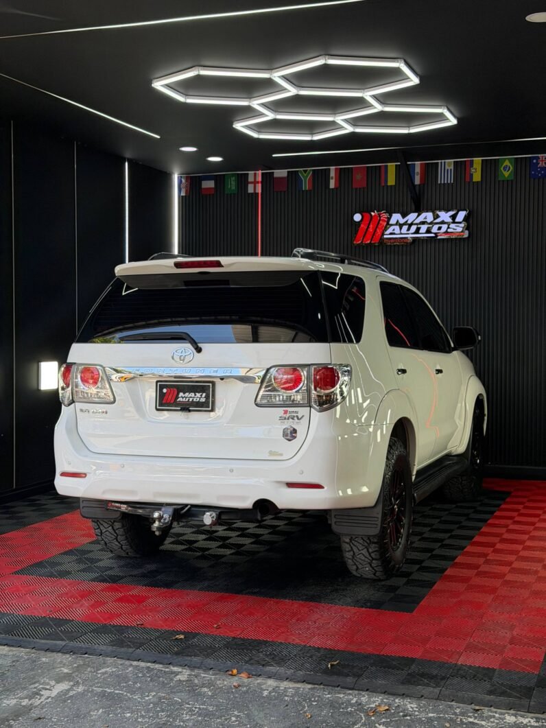 
								TOYOTA FORTUNER 3.0 DIESEL MT 4X4 full									