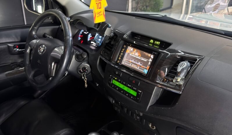 
								TOYOTA FORTUNER 3.0 DIESEL MT 4X4 full									