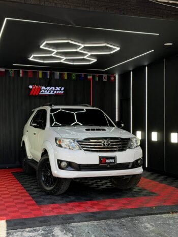 TOYOTA FORTUNER 3.0 DIESEL MT 4X4