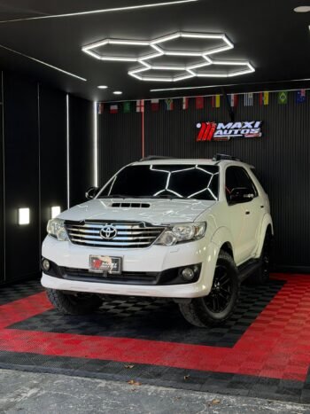 TOYOTA FORTUNER 3.0 DIESEL MT 4X4