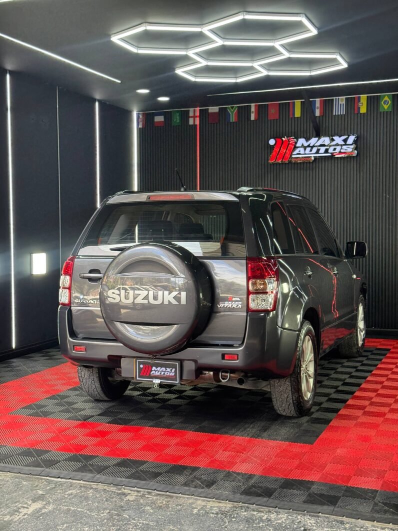 
								SUZUKI GRAND VITARA AT 2.4 4X2 full									