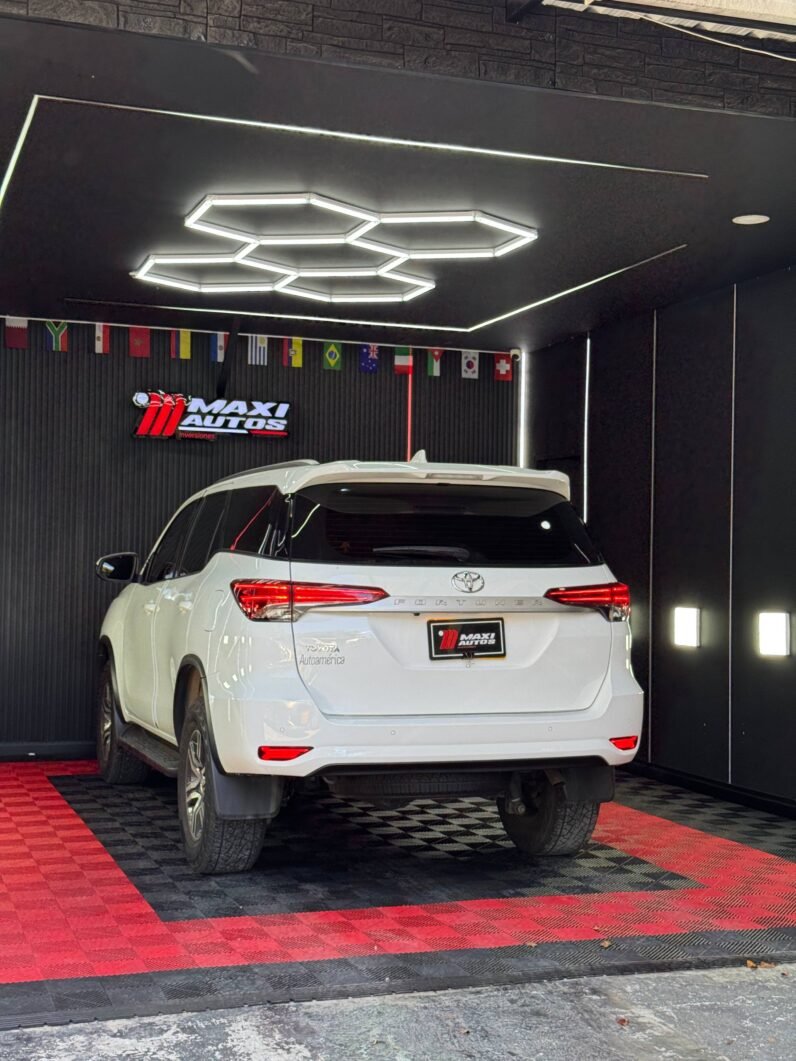
								TOYOTA FORTUNER SR 2.7 AT 4X2 GASOLINA full									