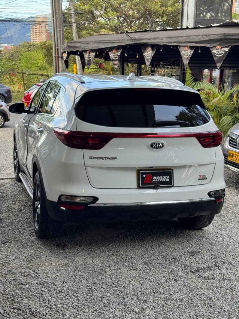 
								KIA SPORTAGE DESIRE 2.0 AT 4X2 full									