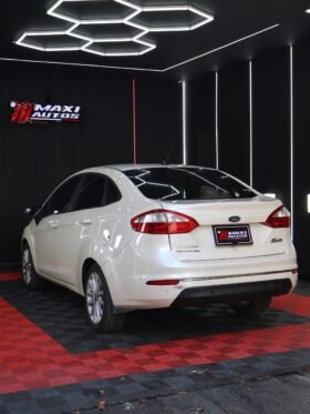 FORD FIESTA TITANIUM AT 1.6