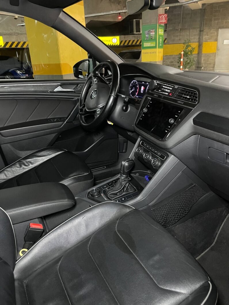 
								VOLKSWAGEN TIGUAN HIGHLINE AT 4X4 full									