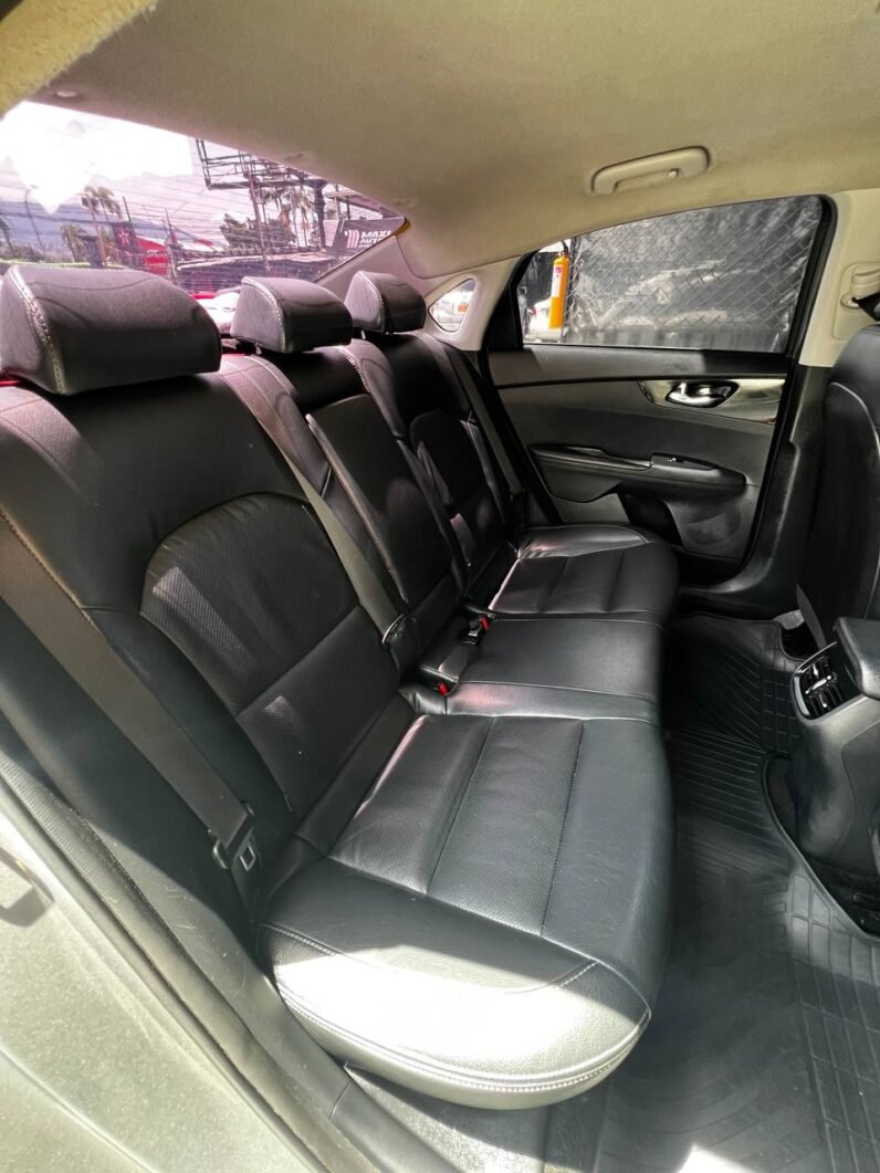
								KIA CERATO VIVRO VIBRANT MT 1.6 full									